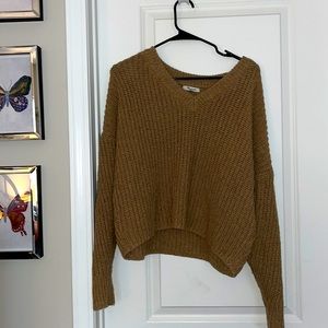 Off the should, kinda cropped Madewell sweater!